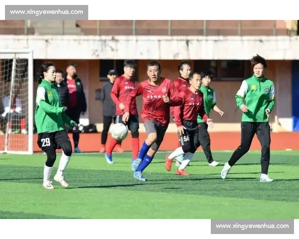 绿茵聚校友 热血续情怀!2025 纪中足球赛激战正酣 绿茵聚校友 热血续情怀!2025 纪中足球赛激战正酣