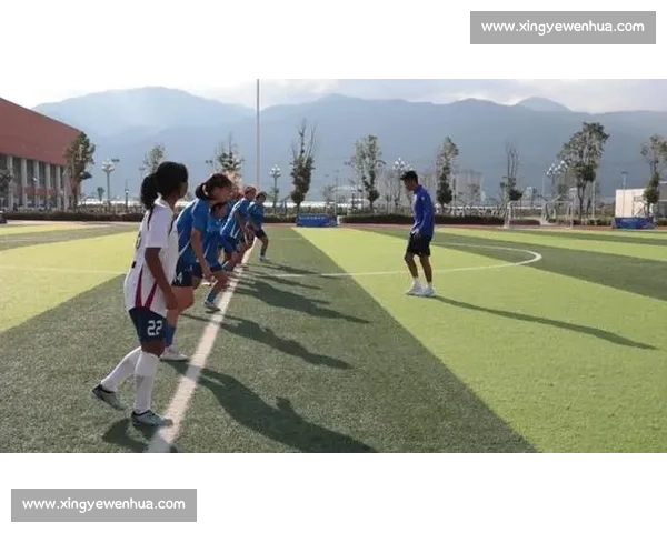 门神” 某色石布：用热爱架起两代足球桥